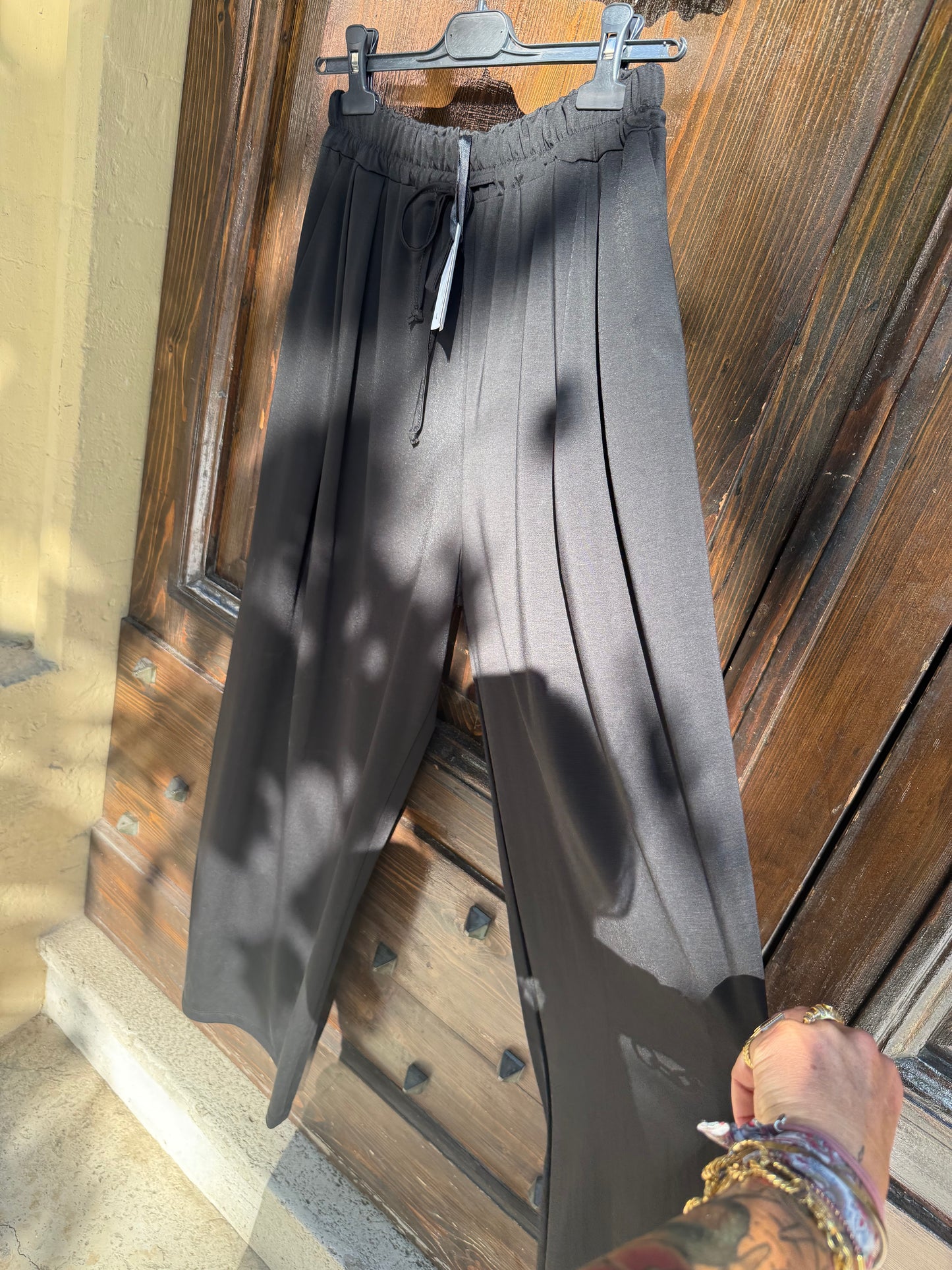 Pantaloni scampanati