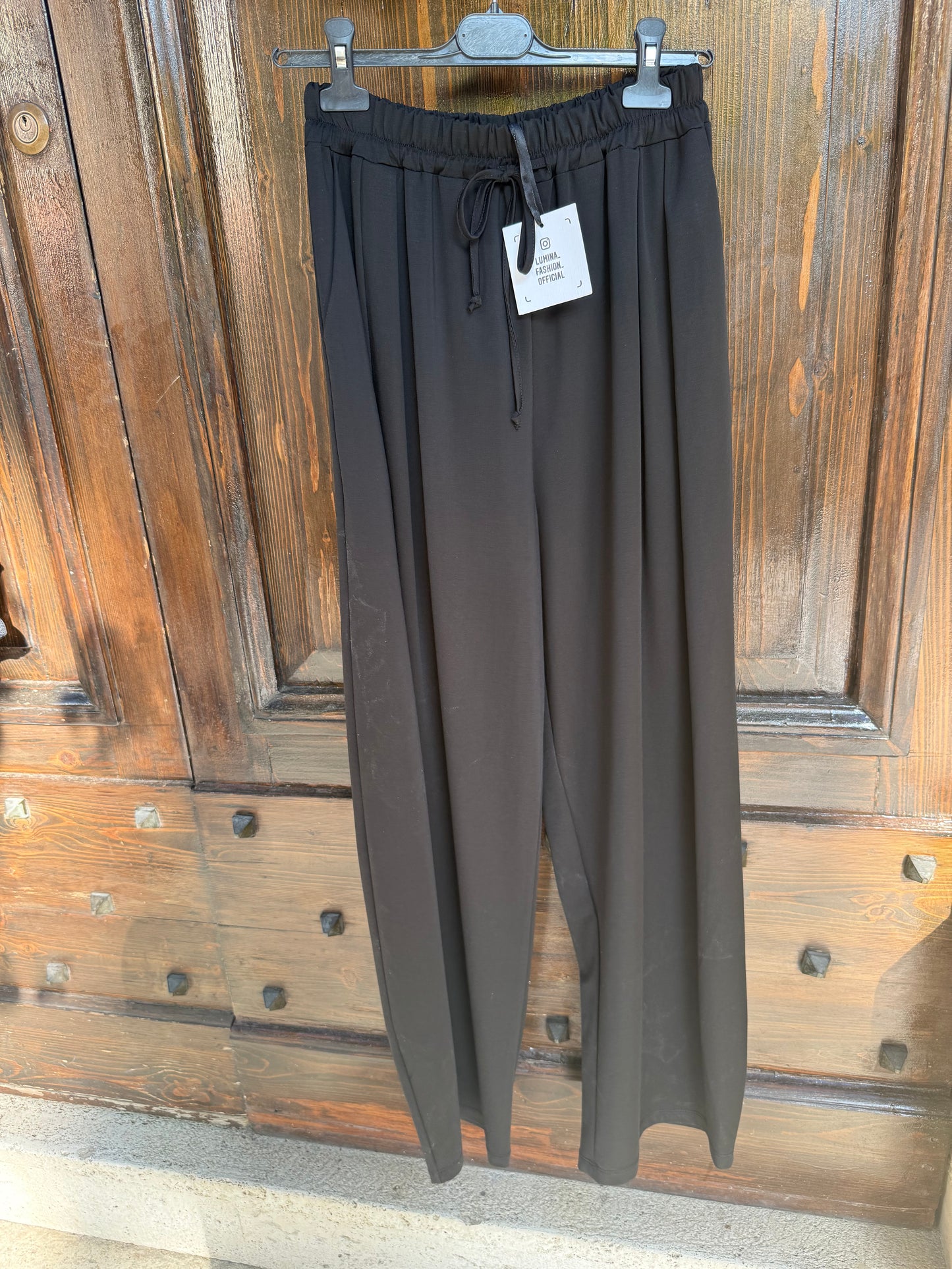 Pantaloni scampanati
