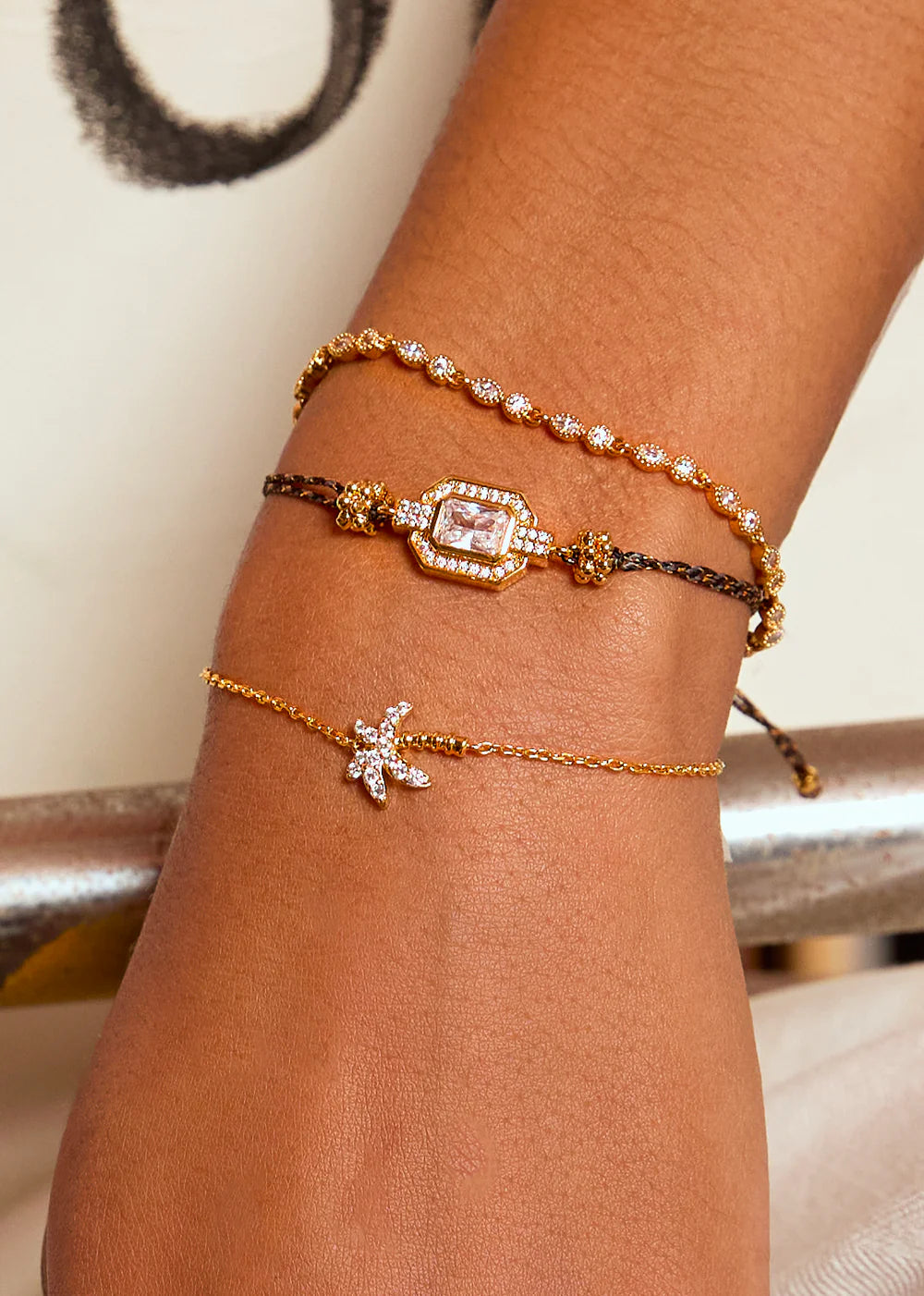 BRACELET - GOLD SHINY ART DECO