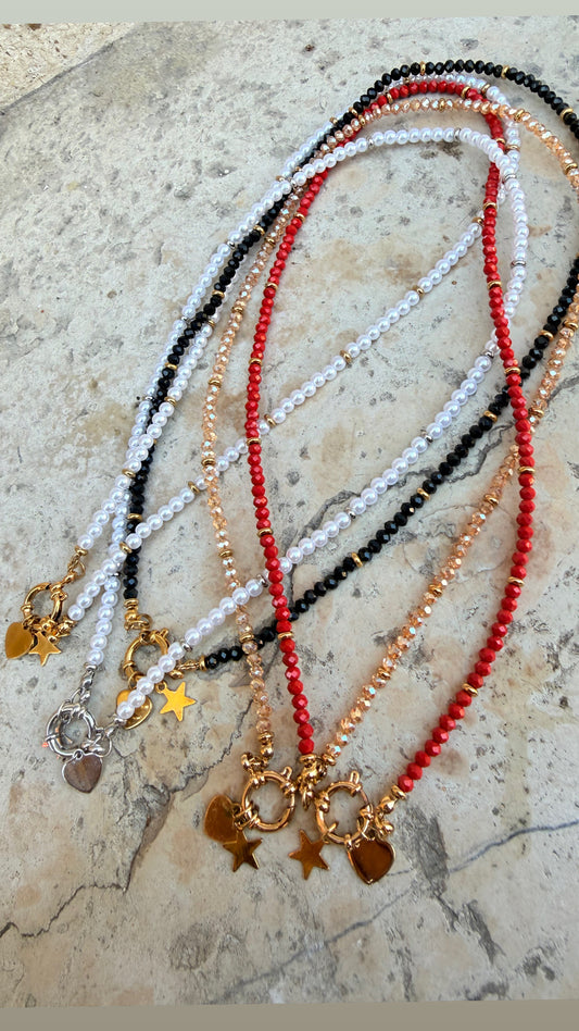Collana perle e gancio charms