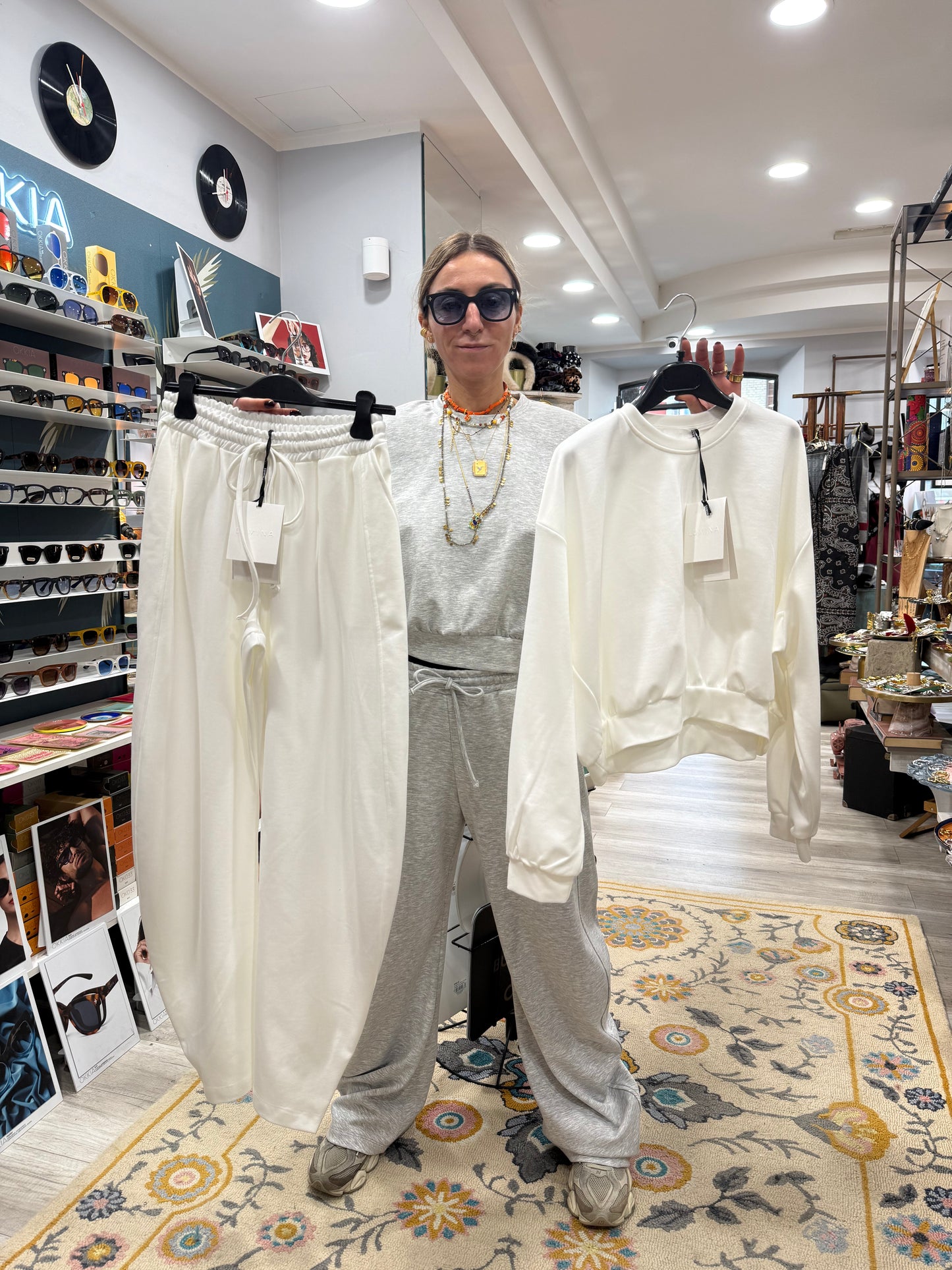 PANTALONI LARGHI CON ELASTICO IN VITA