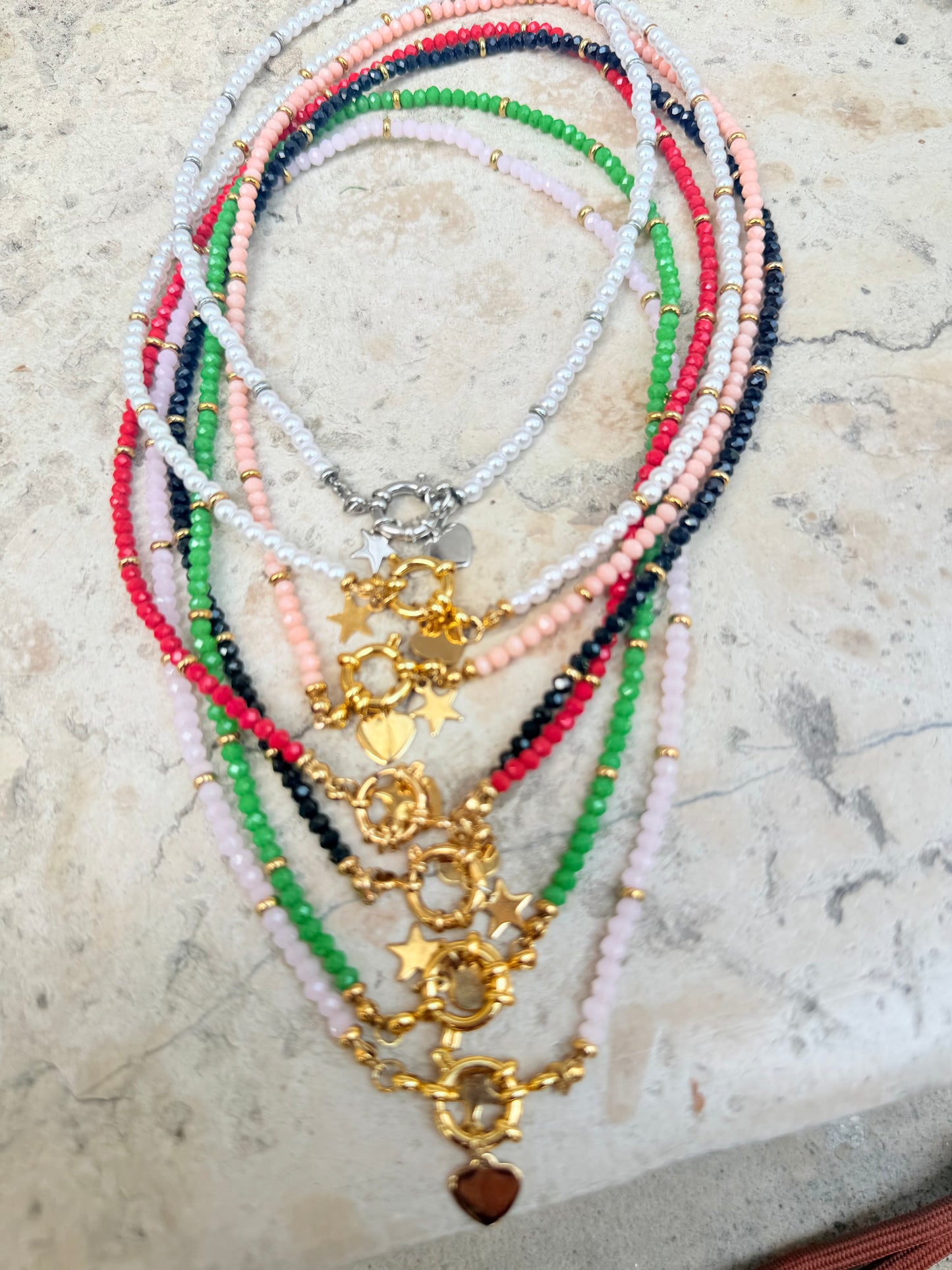 Collana perle e gancio charms