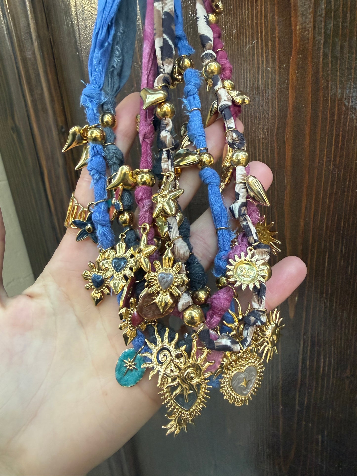 Collane tessuto charms