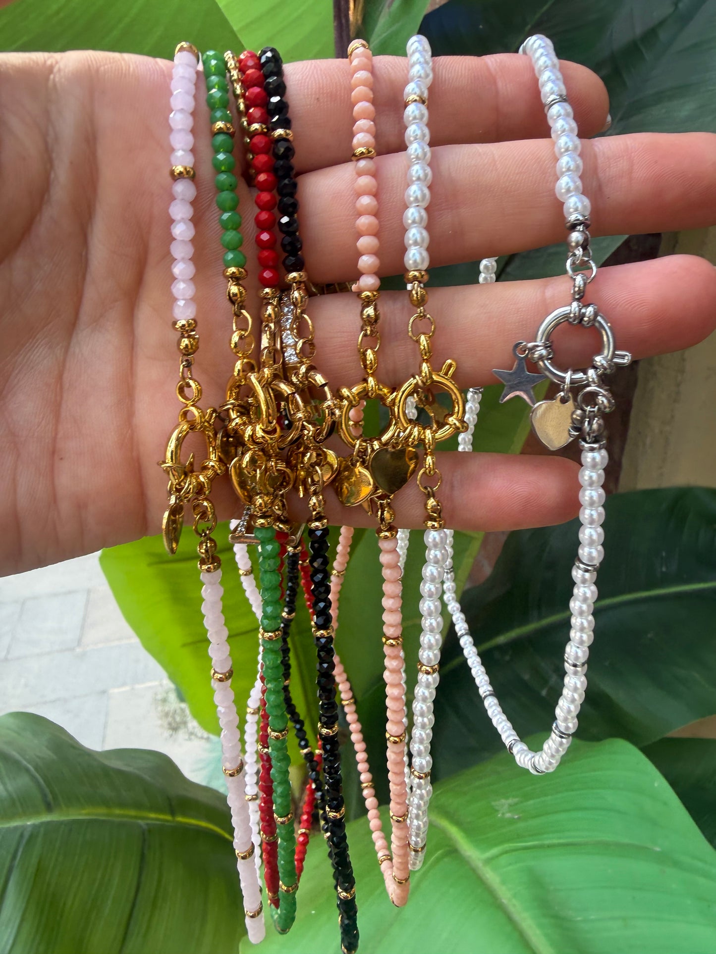 Collana perle e gancio charms