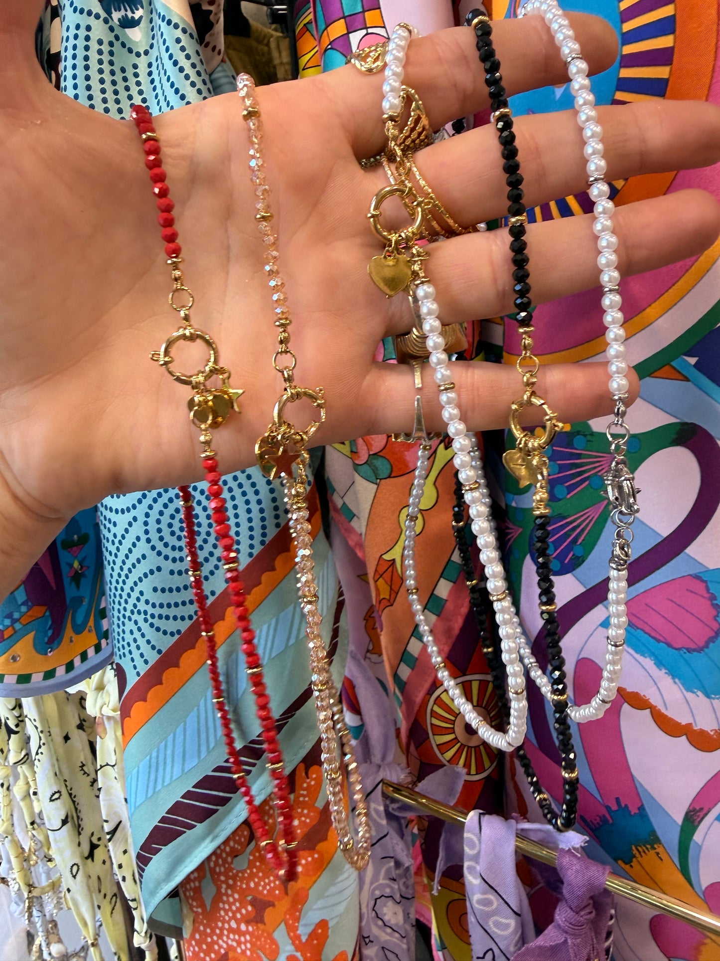 Collana perle e gancio charms