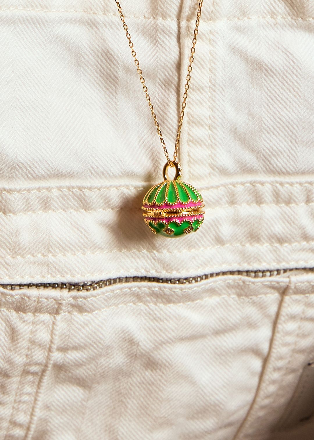 Collier-green fucsia Protection