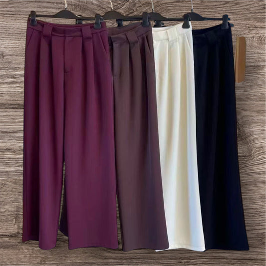 Pantalone con pieghe