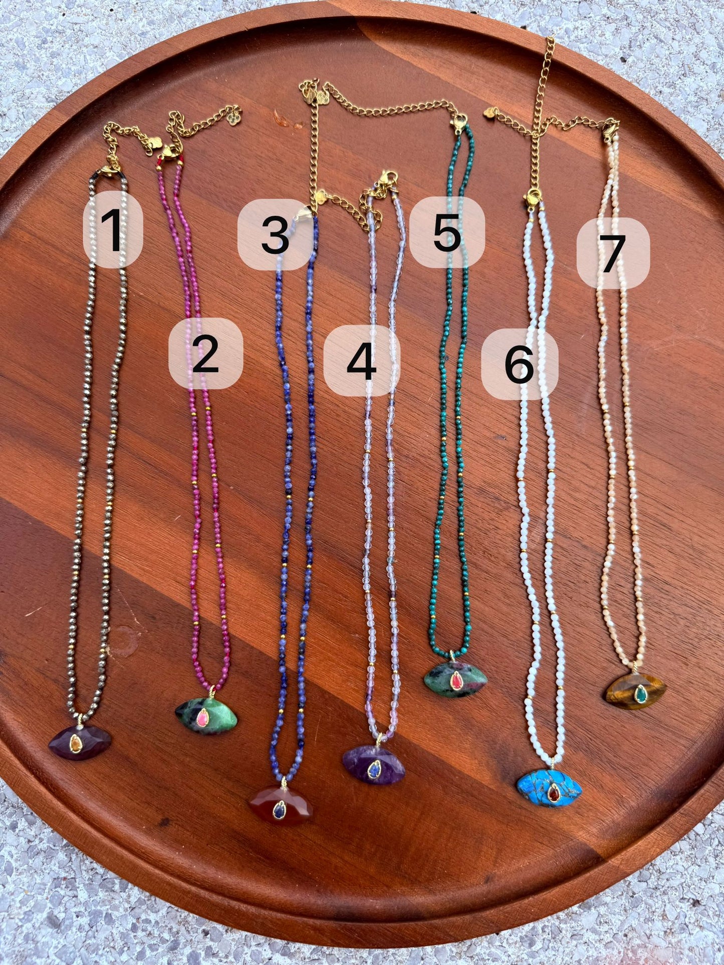 Collana pietra forma occhio