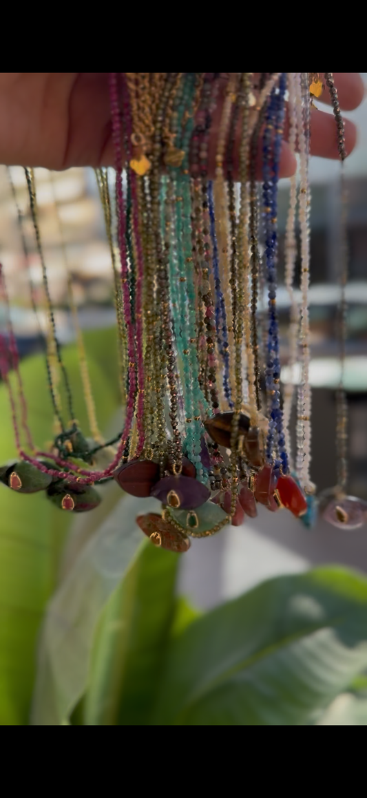 Collana pietra forma occhio